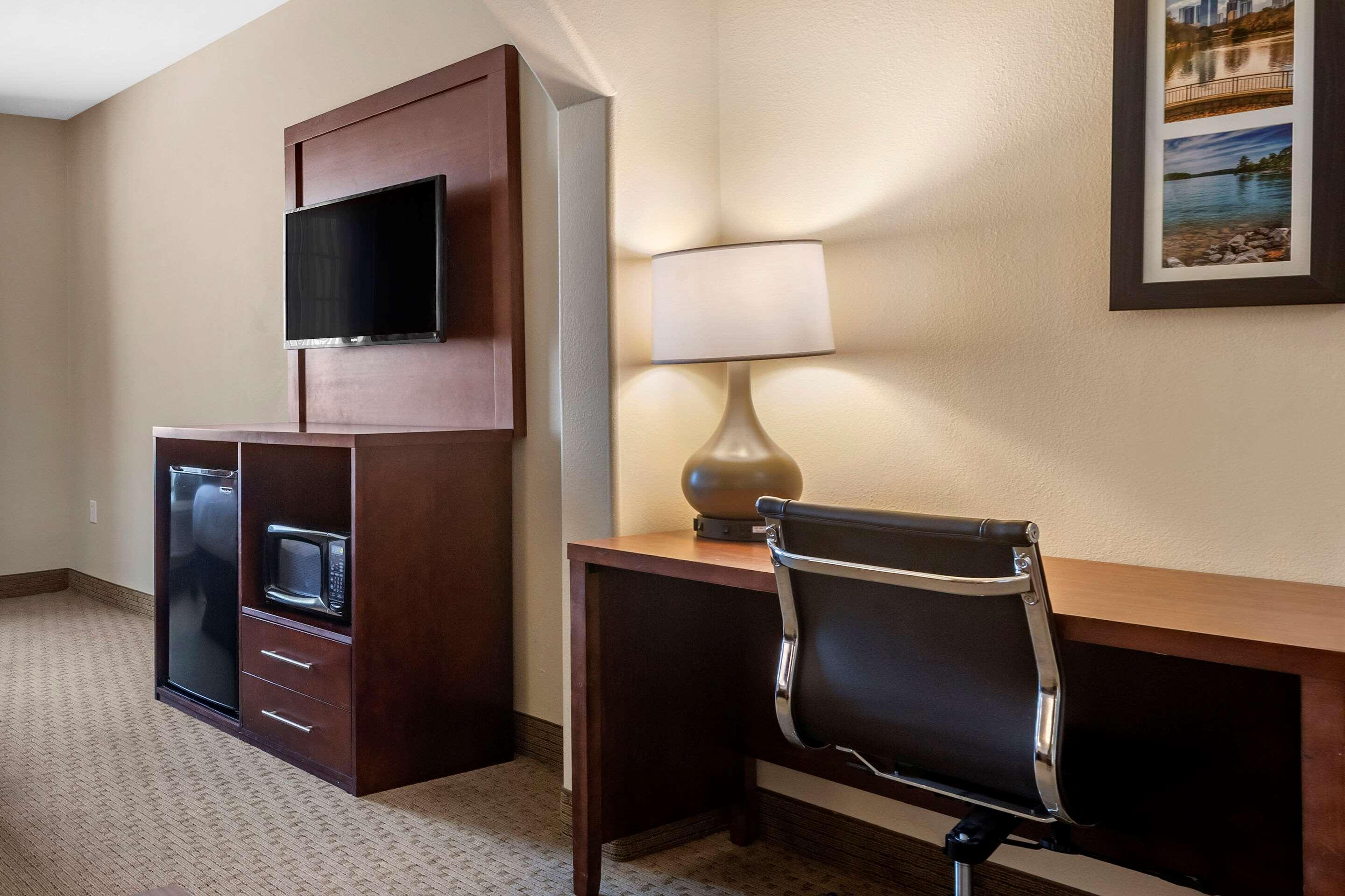 Comfort Inn & Suites Villa Rica Exterior photo