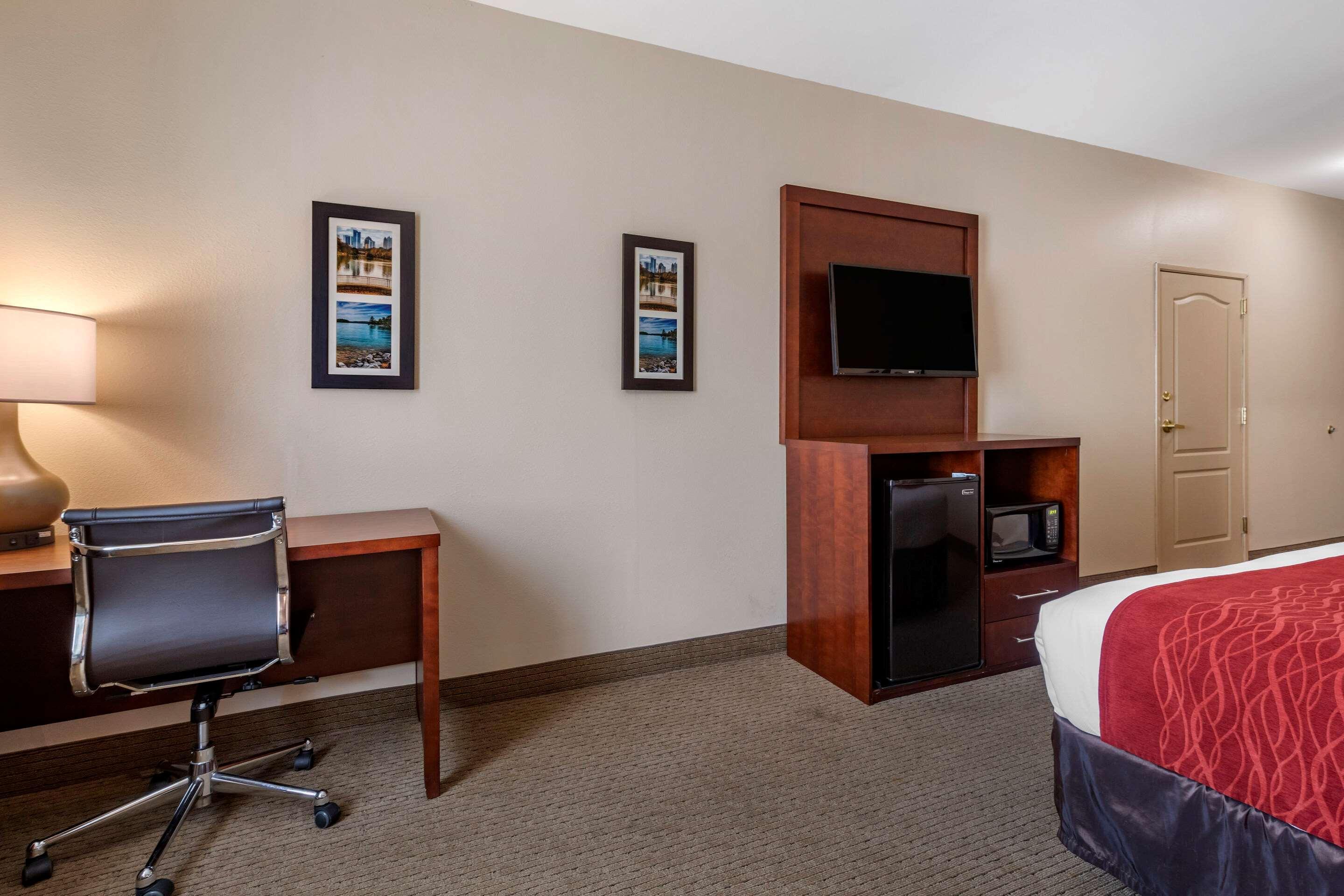 Comfort Inn & Suites Villa Rica Exterior photo
