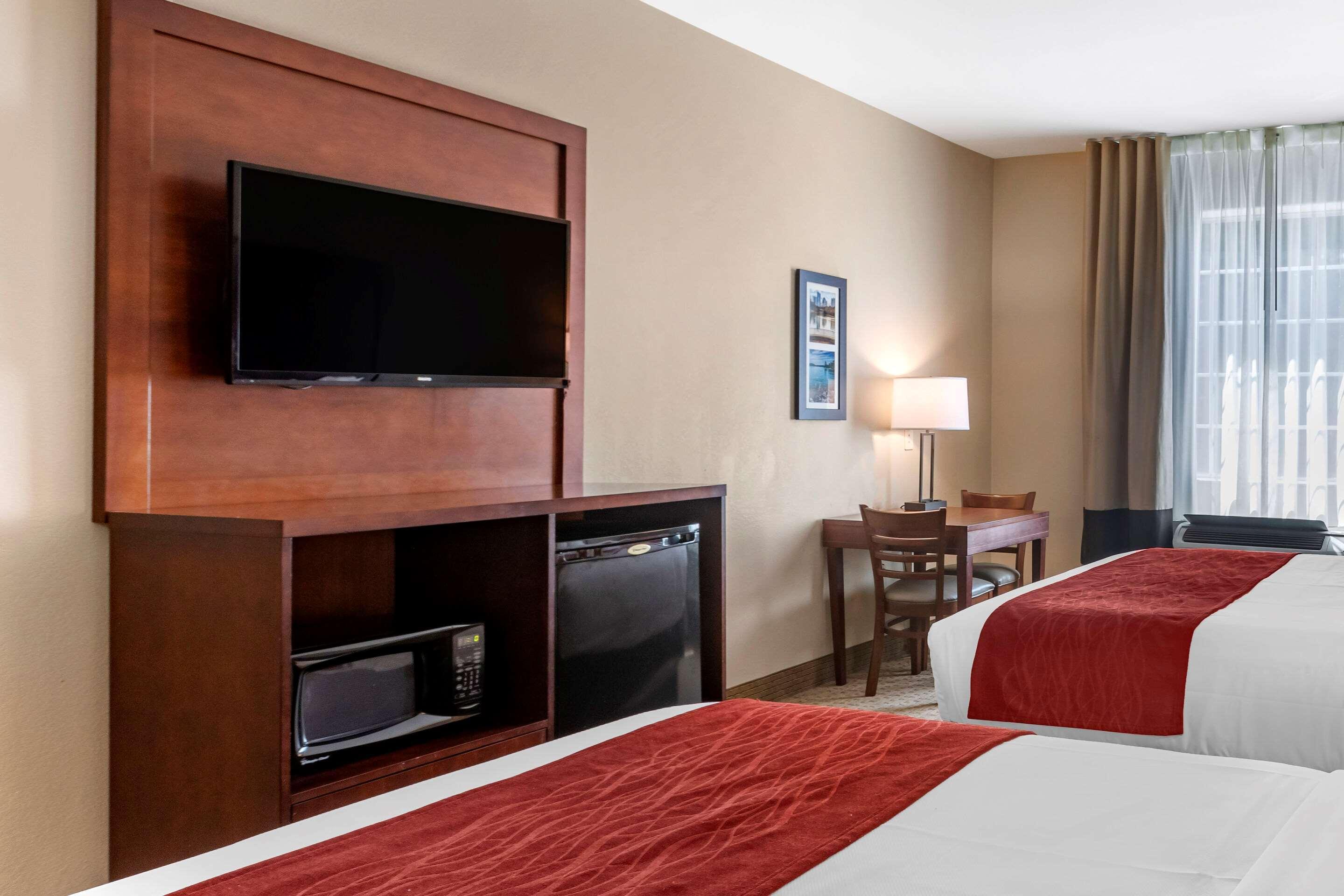 Comfort Inn & Suites Villa Rica Exterior photo