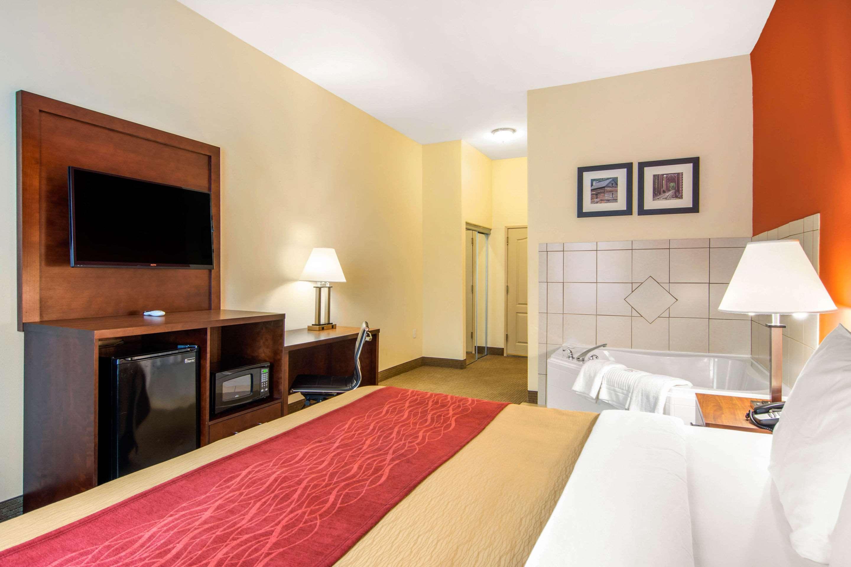 Comfort Inn & Suites Villa Rica Exterior photo