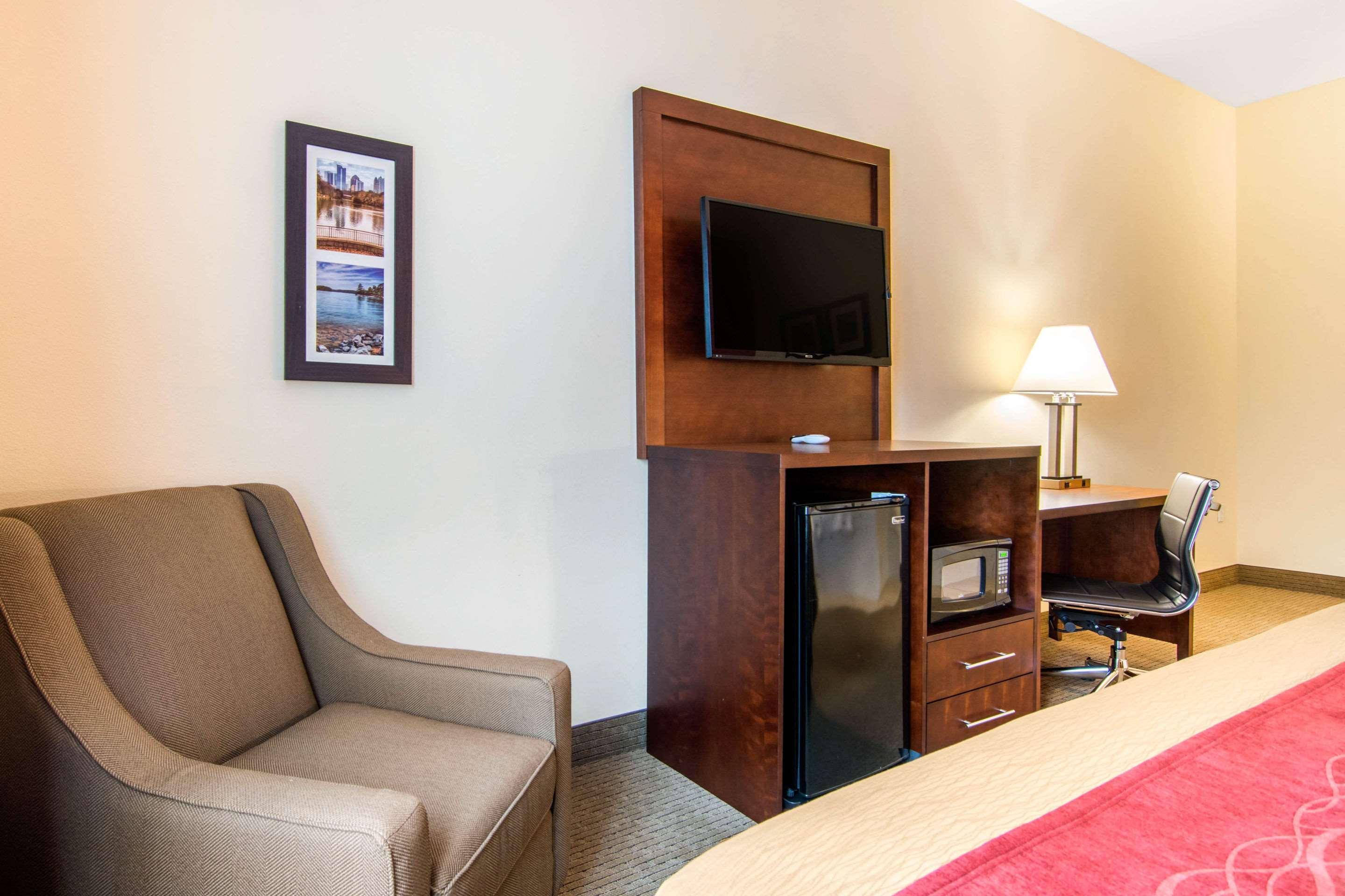 Comfort Inn & Suites Villa Rica Exterior photo